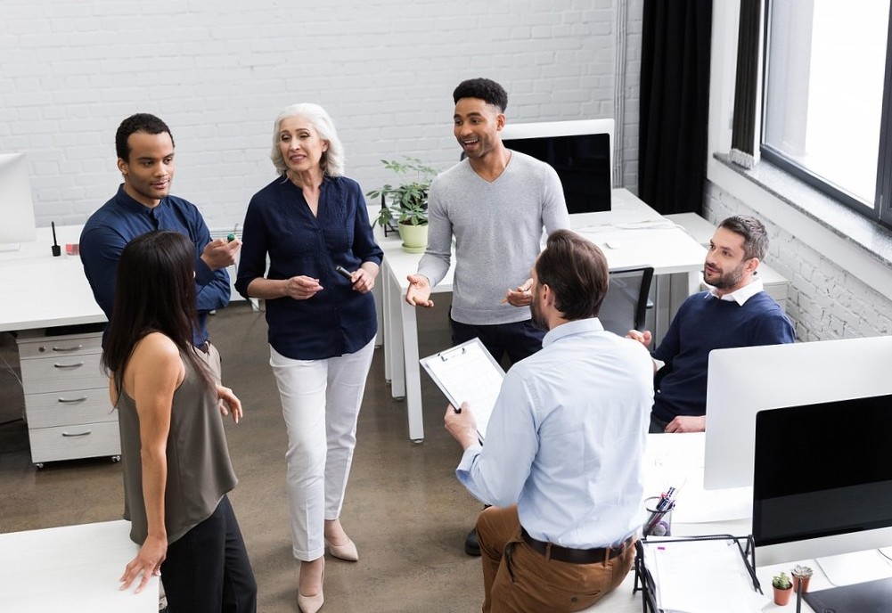 Team-Sitzung im Büro
